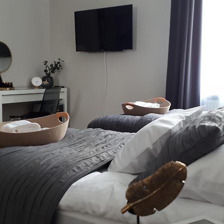 Marzec Apartamenty Γκνιέζνο Δωμάτιο φωτογραφία