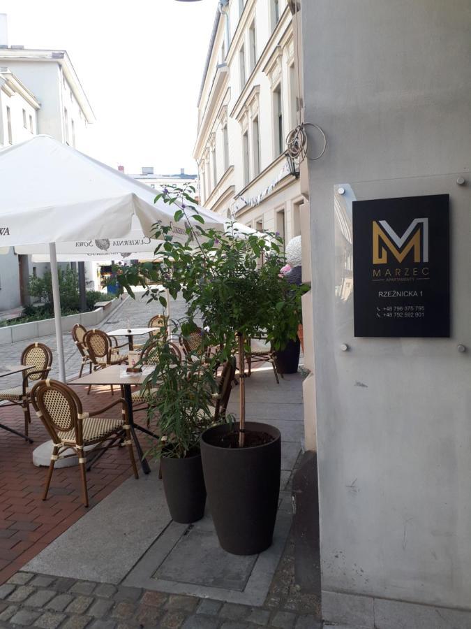 Marzec Apartamenty Γκνιέζνο Εξωτερικό φωτογραφία
